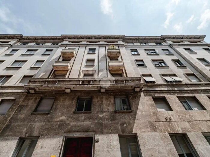 Appartamento quadrilocale in vendita in Via San Vito, Milano