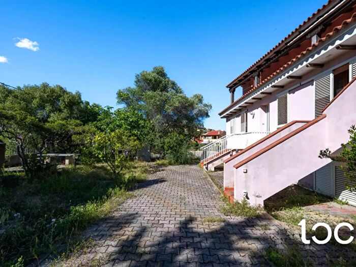 Casa con 14 locali in vendita in Budoni
