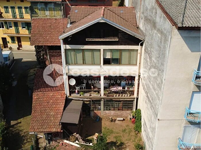 Casa con 6 locali in vendita in Coggiola