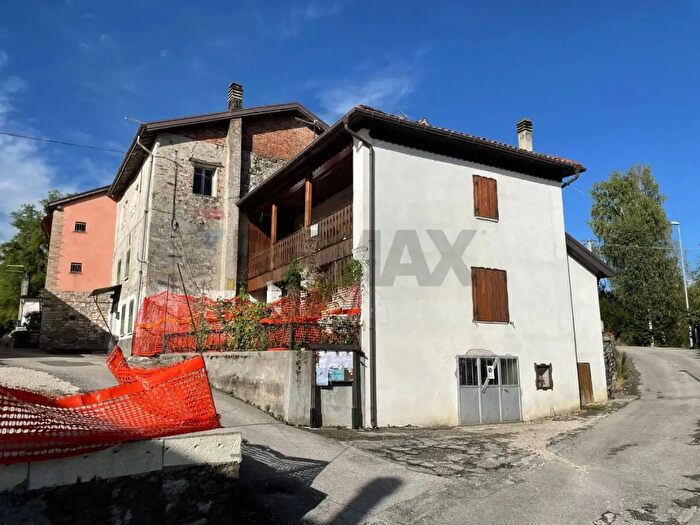 Casa con 8 locali in vendita in Belluno