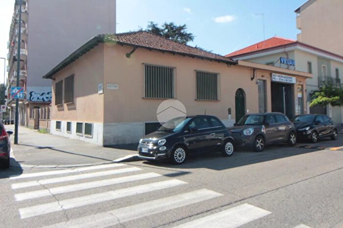 Casa con 6 locali in vendita in Via Sette Comuni, Torino