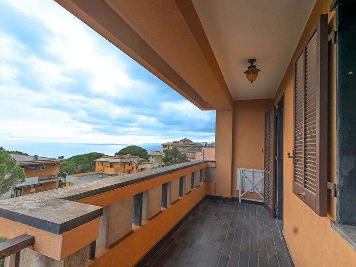 Appartamento quadrilocale in vendita in Via del Mare, Arenzano