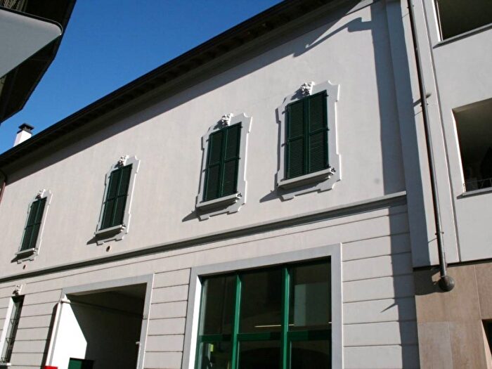 Appartamento trilocale in affitto in Via Alessandro Volta, Centro, Malnate