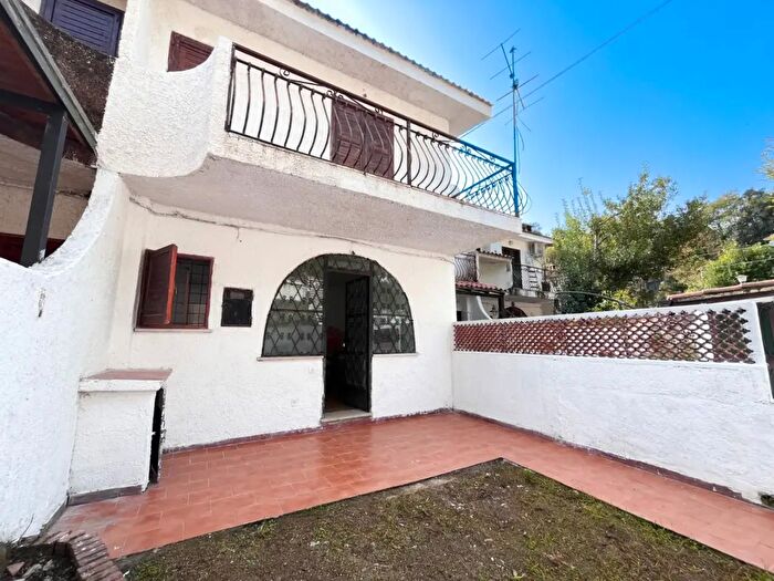 Casa trilocale in vendita in Villaggio Bussento, Roccagloriosa