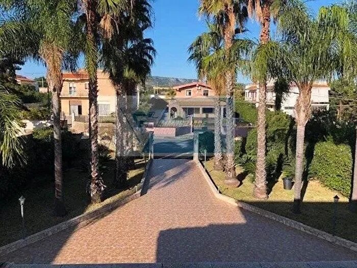 Casa con 5 locali in vendita in Melilli