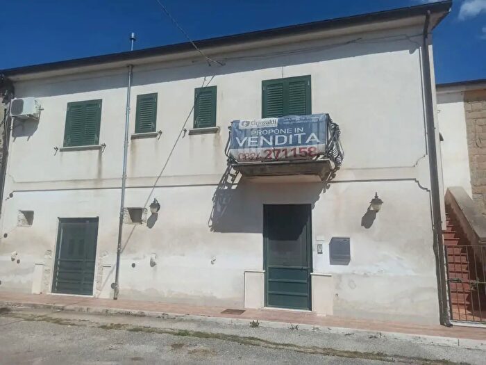 Casa con 7 locali in vendita in Via Cese I, Puglianello