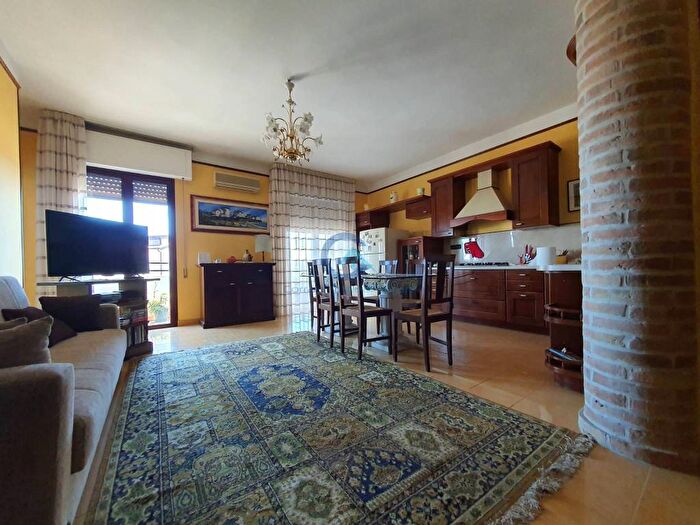 Appartamento trilocale in affitto in Via Cagliari, Catanzaro Lido, Catanzaro