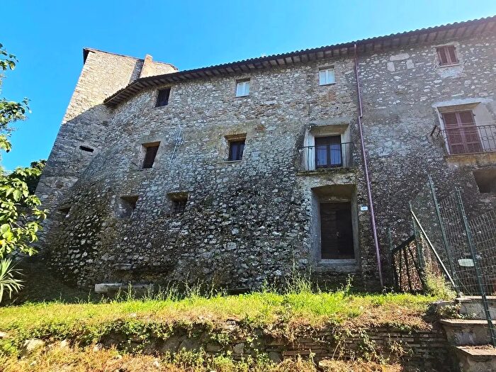Appartamento con 6 locali in vendita in Via della Lungara, Montecchio
