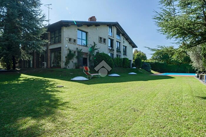 Appartamento trilocale in vendita in Via Mincio, Desenzano Del Garda