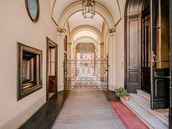 Appartamento quadrilocale in affitto in Piazza Cavour, Via della Rocca, Torino