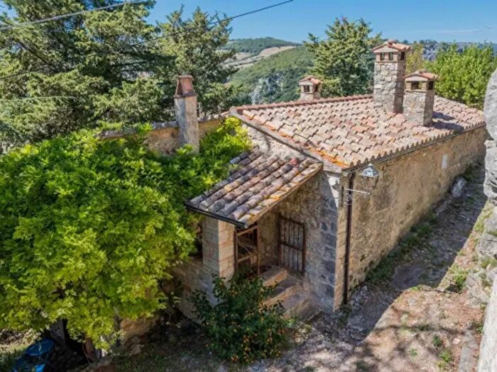 Casa quadrilocale in vendita in Strada Provinciale per Rocchette, Semproniano