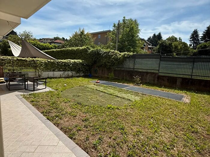 Appartamento trilocale in affitto in Via Santa Chiara, Como
