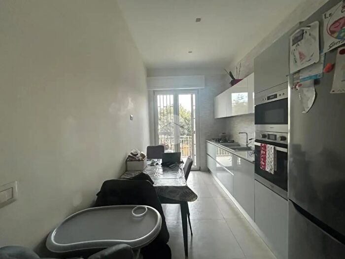 Appartamento trilocale in vendita in Via Lago Lucrino, Napoli