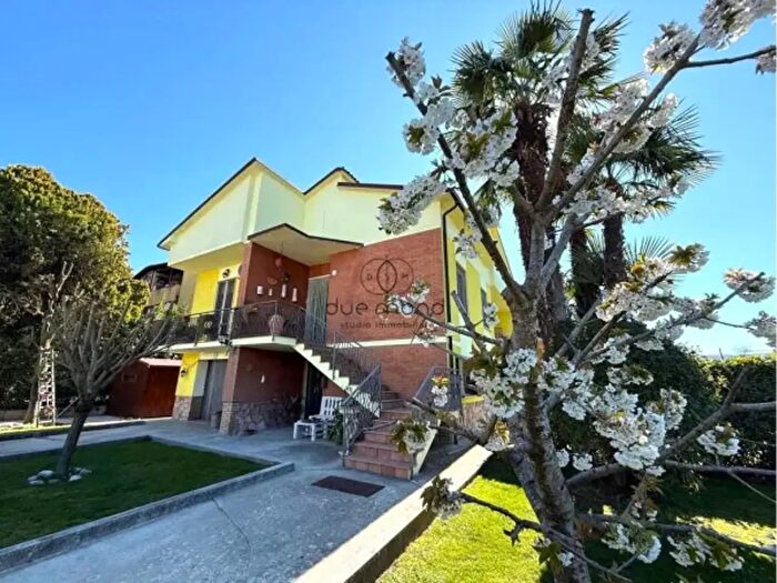 Casa quadrilocale in vendita in Via dellUnità, Spoleto