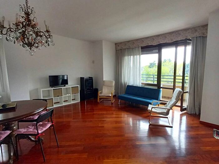 Appartamento quadrilocale in affitto in Via Eugenio Montale, Gallaratese, Milano