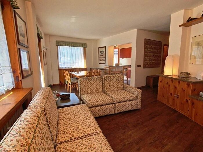 Appartamento quadrilocale in affitto in ViaRue F Magni, Centro, Courmayeur