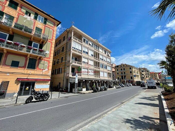 Appartamento trilocale in affitto in Vico Morchio, Centro, Varazze