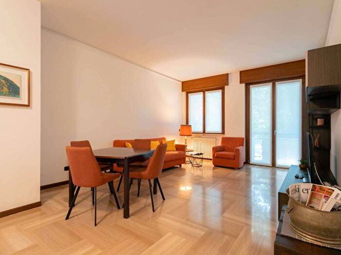 Appartamento trilocale in affitto in Via Berna, Primaticcio, Milano