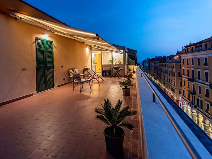 Casa quadrilocale in affitto in Corso Giuseppe Garibaldi, Centro Storico, Chiavari