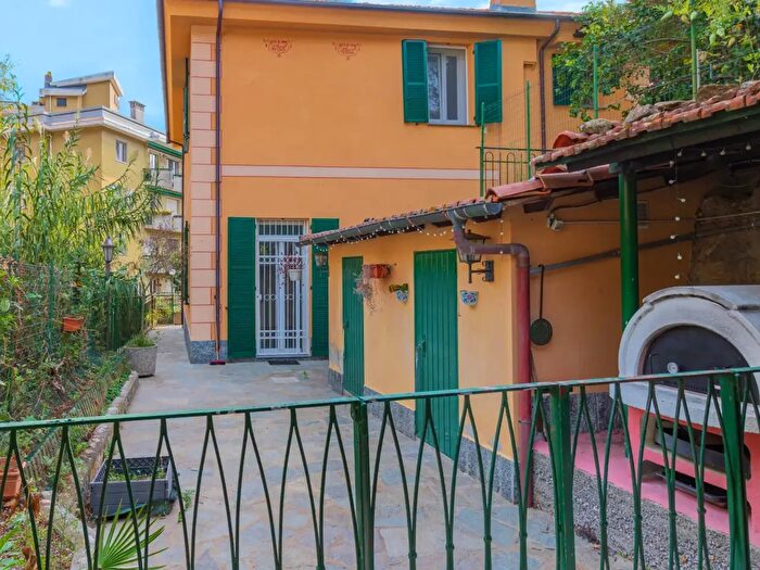 Appartamento quadrilocale in vendita in Via Rusca, Savona