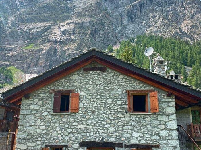 Casa con 6 locali in affitto in Località Peuterey, Courmayeur