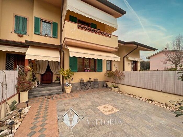 Casa con 6 locali in vendita in Forte Dei Marmi