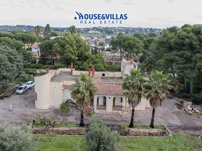 Casa con 6 locali in vendita in Via dei Triremi, Siracusa