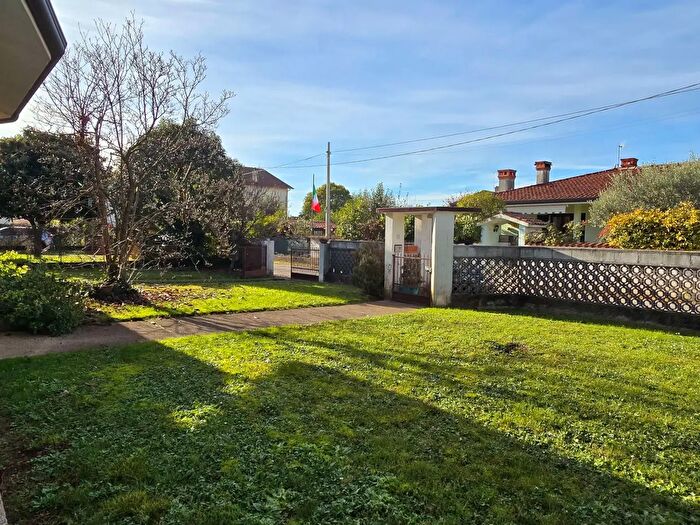 Casa con 7 locali in vendita in Roveredo In Piano
