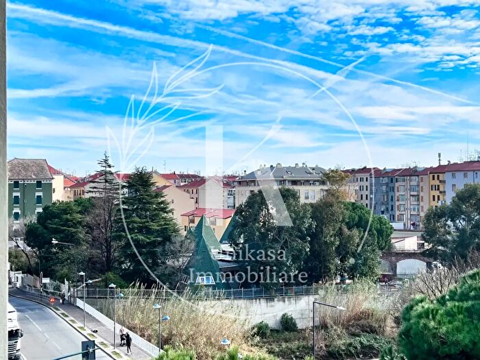 Appartamento con 6 locali in vendita in Corso Viglienzoni, Savona