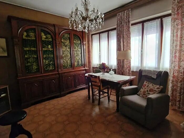 Casa con 8 locali in vendita in Carrara