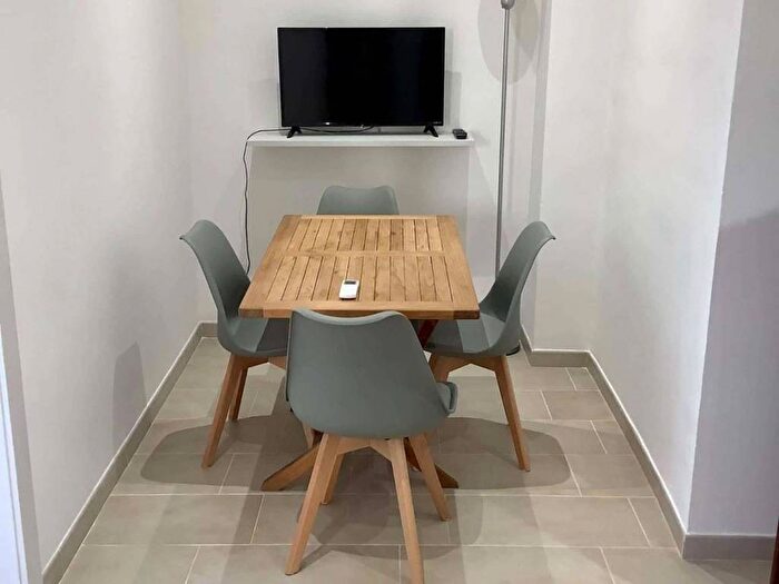 Appartamento trilocale in affitto in Via Salasco, Bocconi, Milano