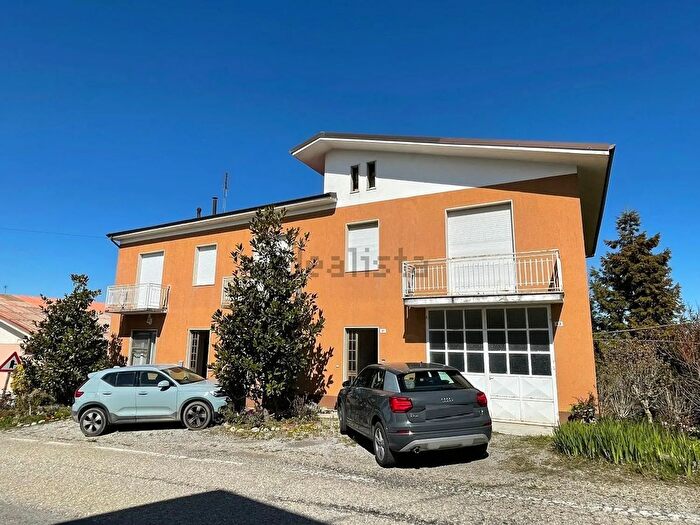 Casa con 14 locali in vendita in Mango