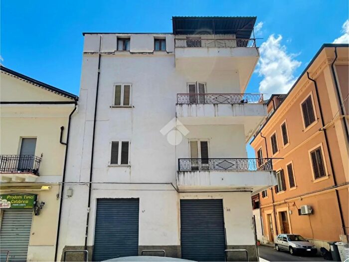 Appartamento quadrilocale in vendita in Via Bottego, Cosenza