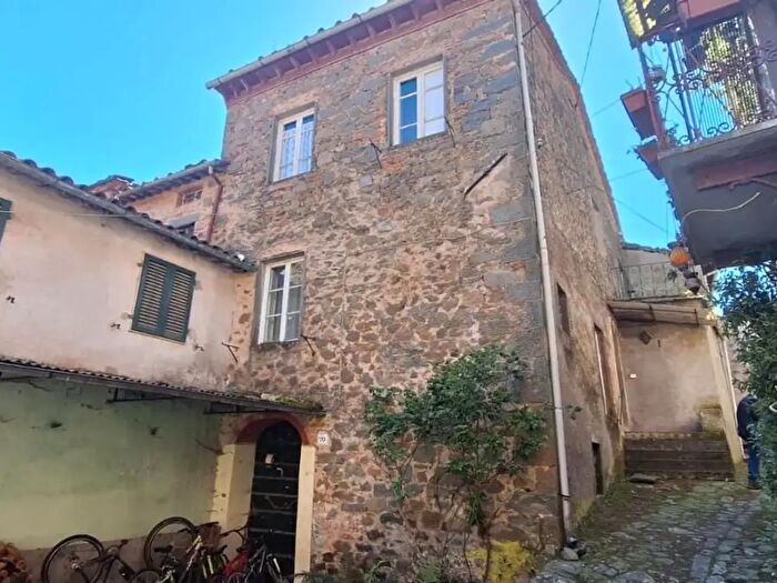 Casa con 5 locali in vendita in Bagni Di Lucca
