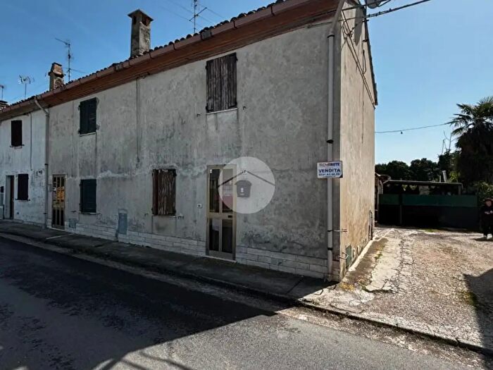 Casa trilocale in vendita in Via ª Strada, Fano