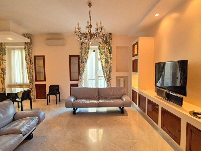 Appartamento trilocale in affitto in Via Molino delle Armi, Ticinese, Milano