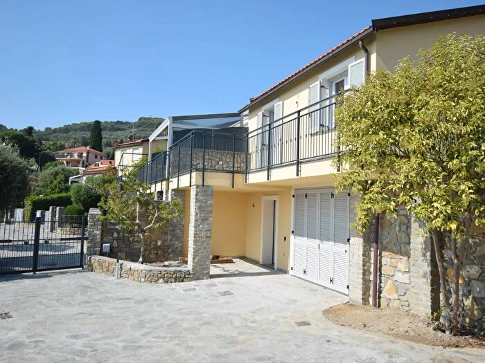 Casa trilocale in vendita in Via Divina Provvidenza, Diano Marina