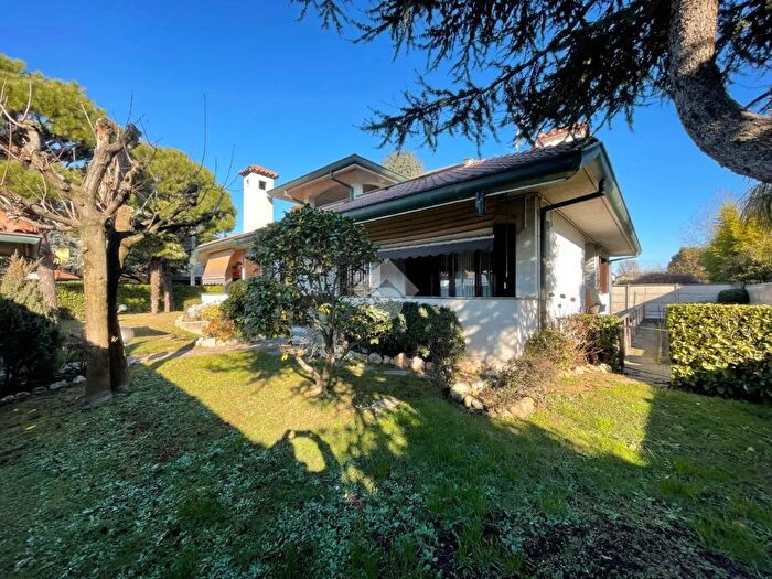 Casa con 5 locali in vendita in Via Tevere, Canegrate