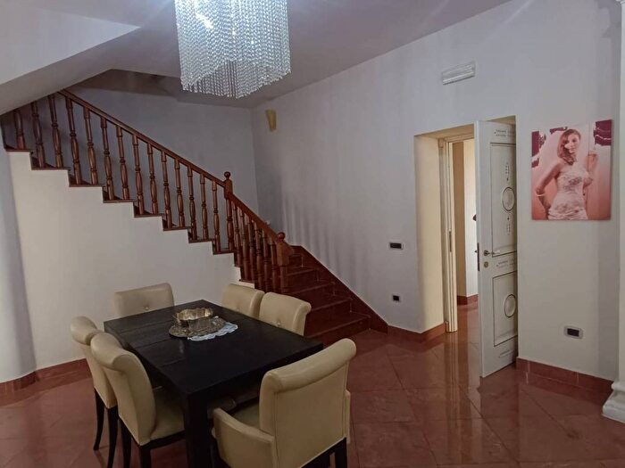 Appartamento quadrilocale in affitto in Casapulla