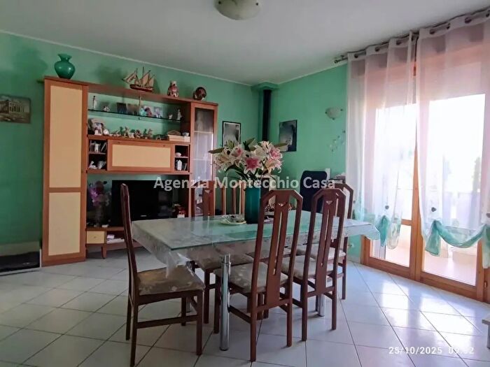 Appartamento con 6 locali in vendita in Via Zara, Vallefoglia