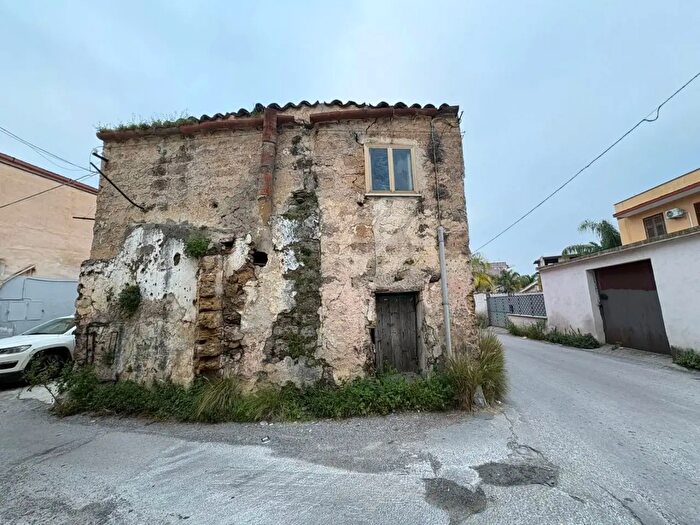 Appartamento quadrilocale in vendita in Via Maio Biondo, Palermo