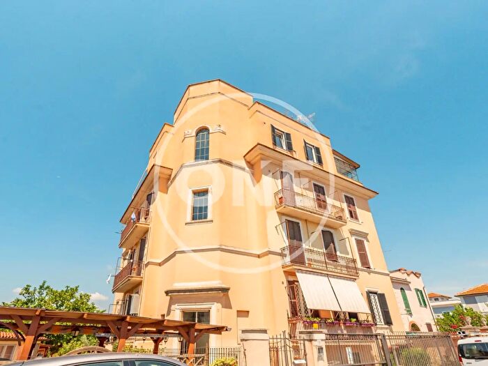 Appartamento trilocale in vendita in Via Terracina, Roma