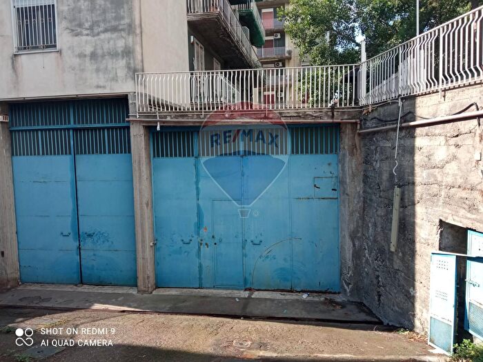 Appartamento in vendita in Via Edmondo De Amicis, Catania
