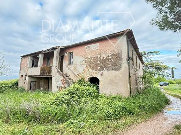 Casa con 10 locali in vendita in Monte San Savino