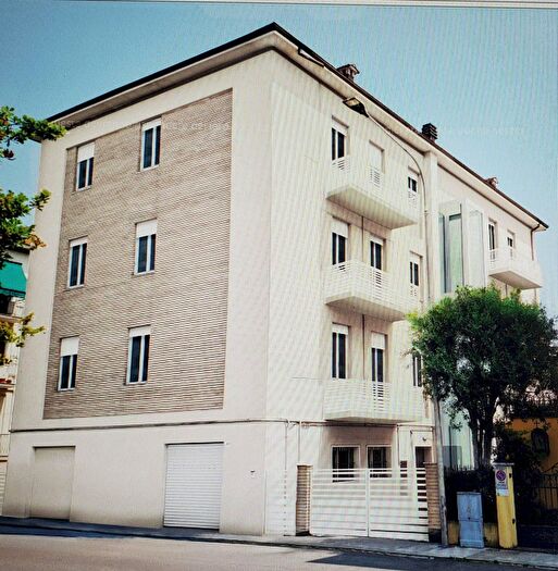 Appartamento trilocale in vendita in Via F Tamburini, Modena