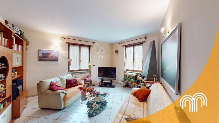 Appartamento con 6 locali in vendita in Corso Potenza, Torino