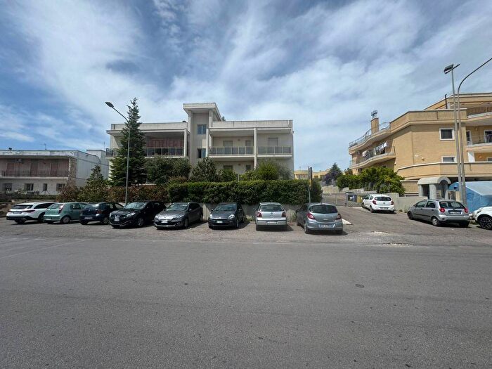Appartamento con 5 locali in affitto in Via Giuseppe Guglielmi, Martina Franca