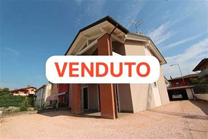Casa con 6 locali in vendita in Via San Rocchetto, Belfiore
