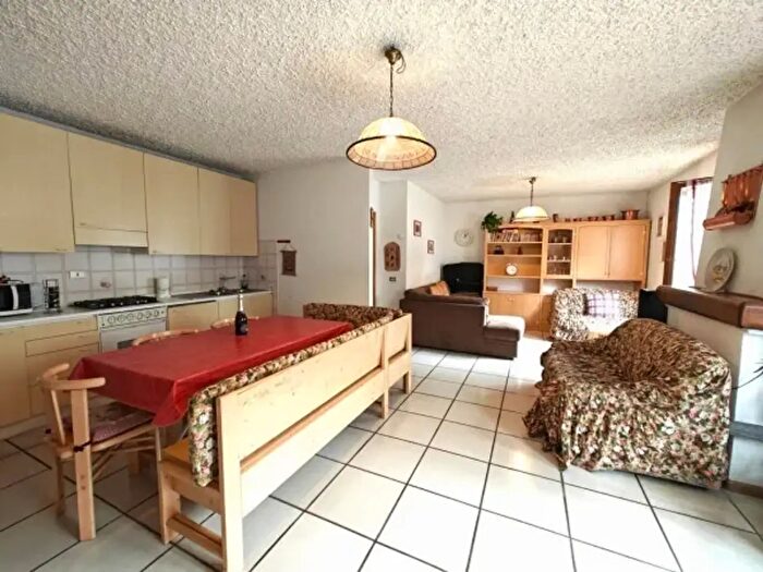 Appartamento trilocale in vendita in Via Squadrani, Chiesa In Valmalenco