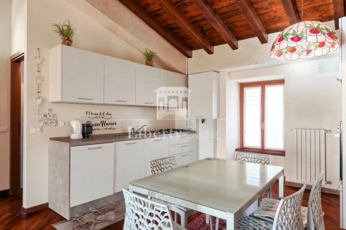 Appartamento trilocale in vendita in Via Garibaldi, San Felice Del Benaco